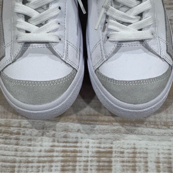 NIKE Blazer Mid '77 (GS) White/Black in Size 6.5Y - Picture 4 of 9